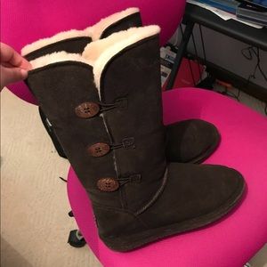 SOLD Bearpaw Boots!